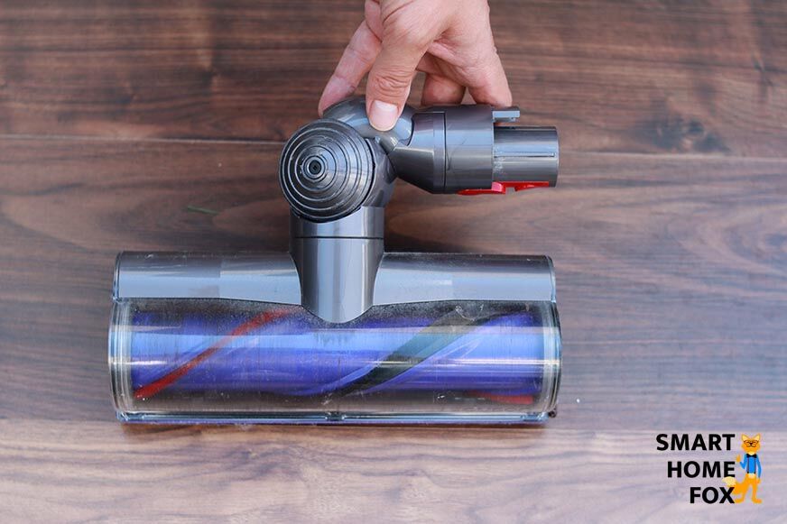 Comparing the joint of the Dyson V8 and Dyson V10 Absolute standard brush.